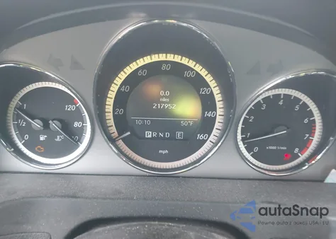 2011 Mercedes-Benz C 300 Sport 4Matic z USA, uszkodzony, nr VIN WDDGF8BBXBR163091